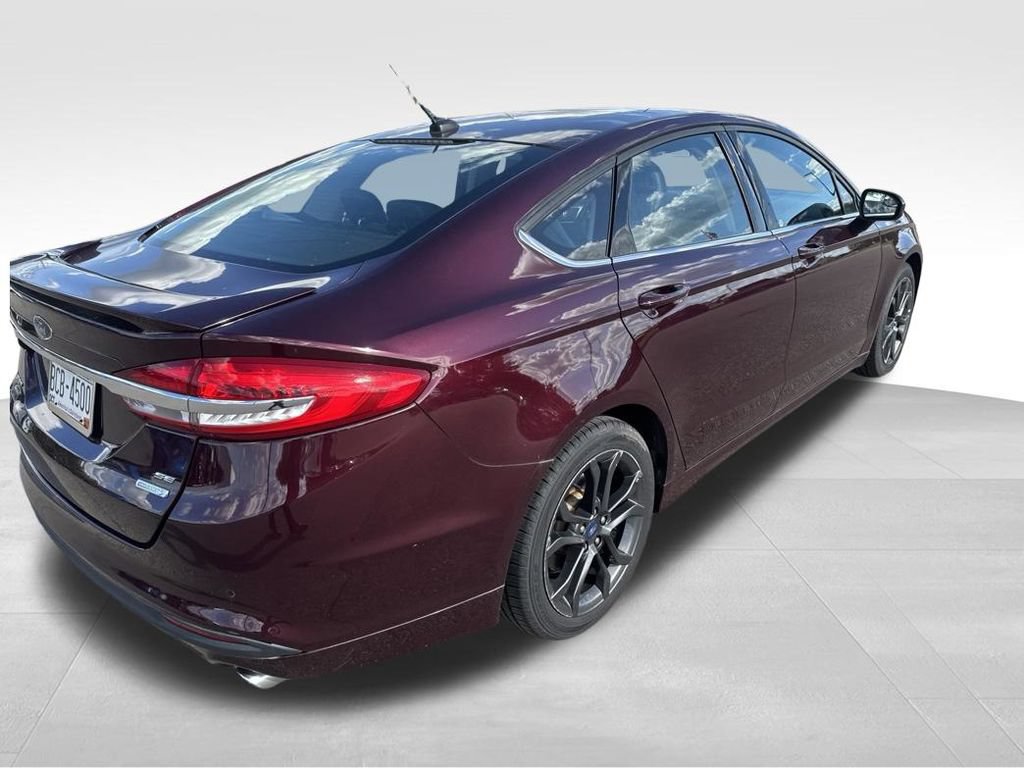 Used 2018 Ford Fusion SE w/ Equipment Group 201A FWD image 9