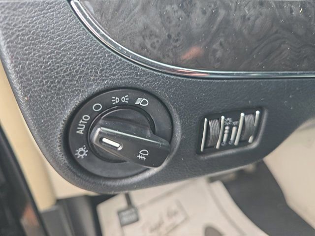 Used 2011 Chrysler Town & Country Touring FWD image 20