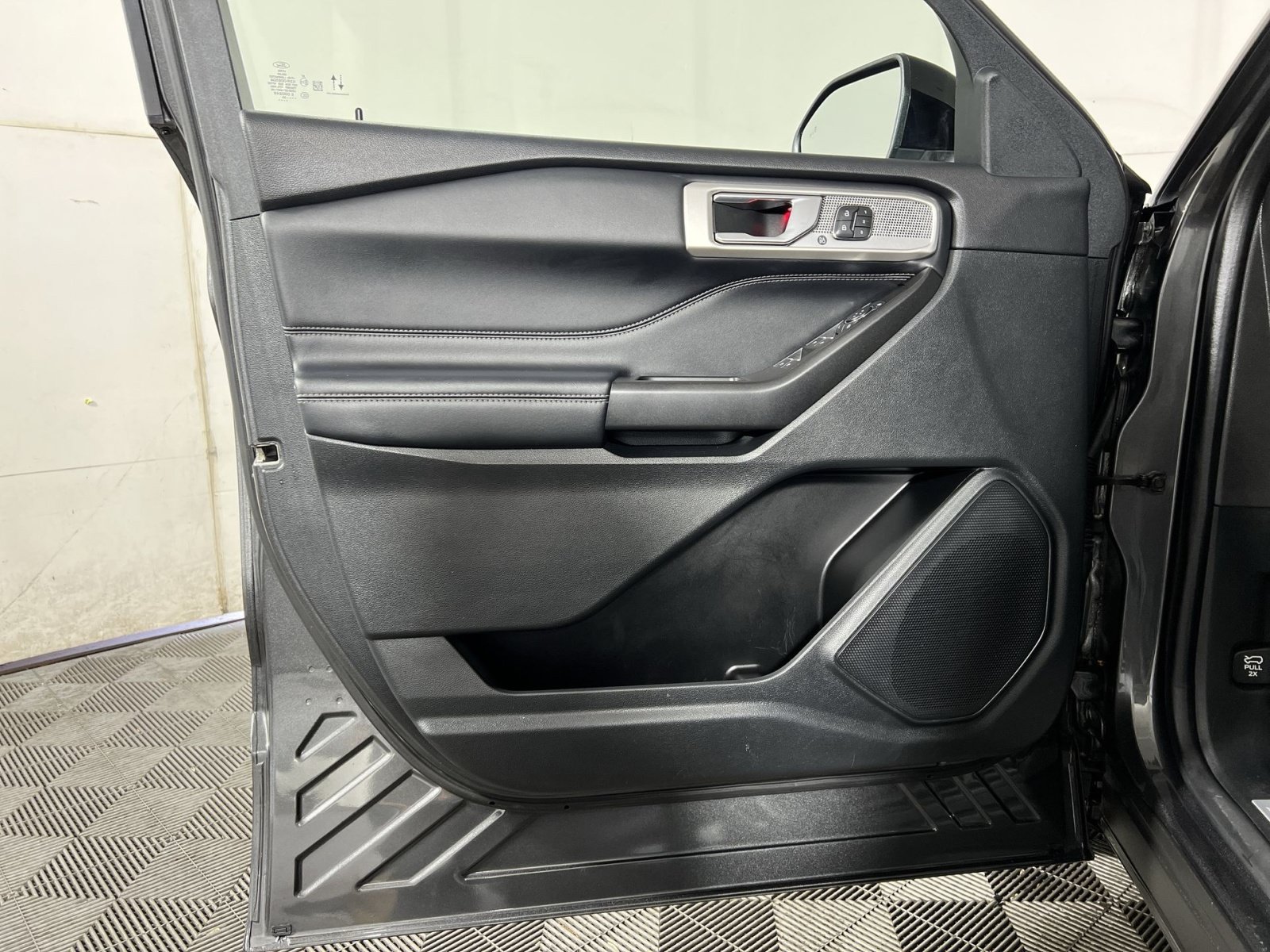 Used 2020 Ford Explorer Limited AWD/4WD image 14