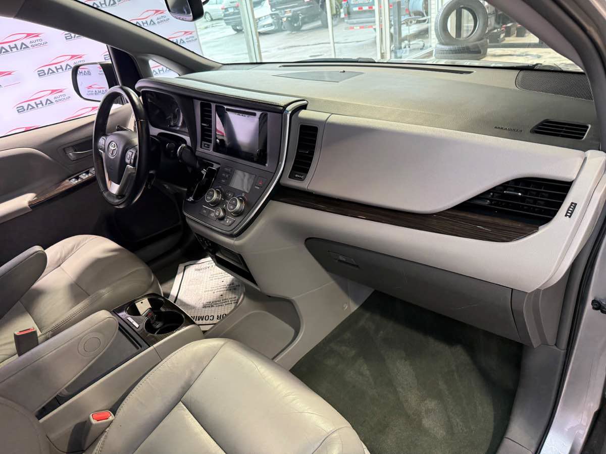 Used 2017 Toyota Sienna XLE w/ XLE Navigation Package AWD/4WD image 53