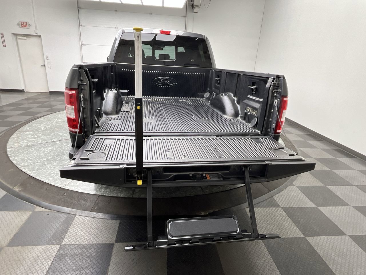 Used 2018 Ford F150 XLT w/ Equipment Group 302A Luxury AWD/4WD image 32