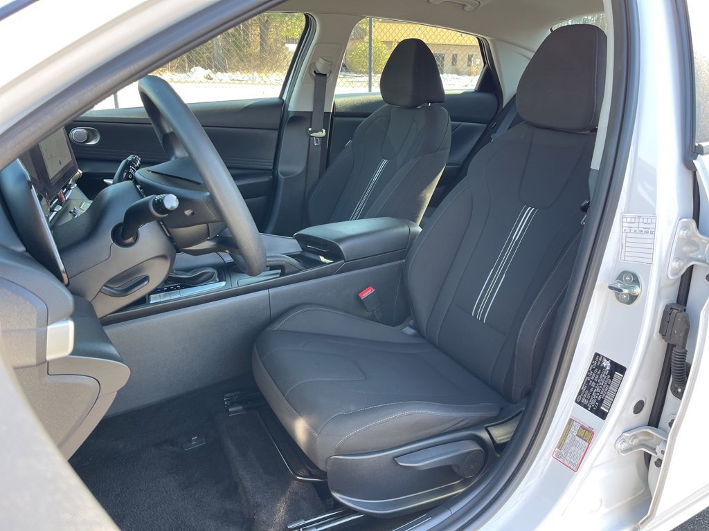Used 2024 Hyundai Elantra SEL image 18