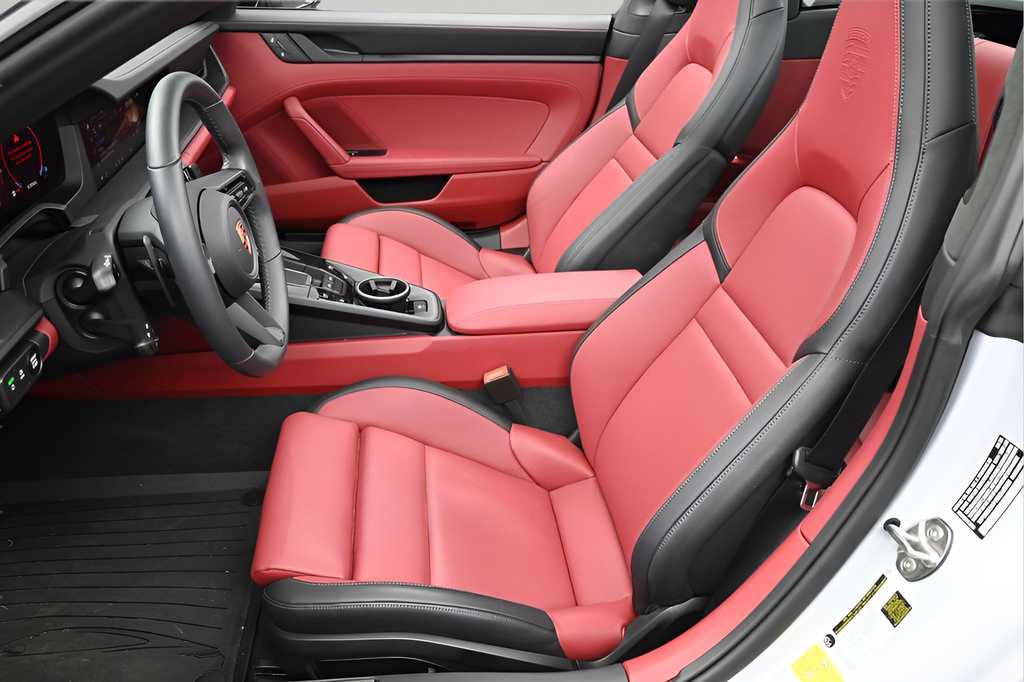 Certified 2025 Porsche 911 Targa 4 GTS AWD/4WD image 6