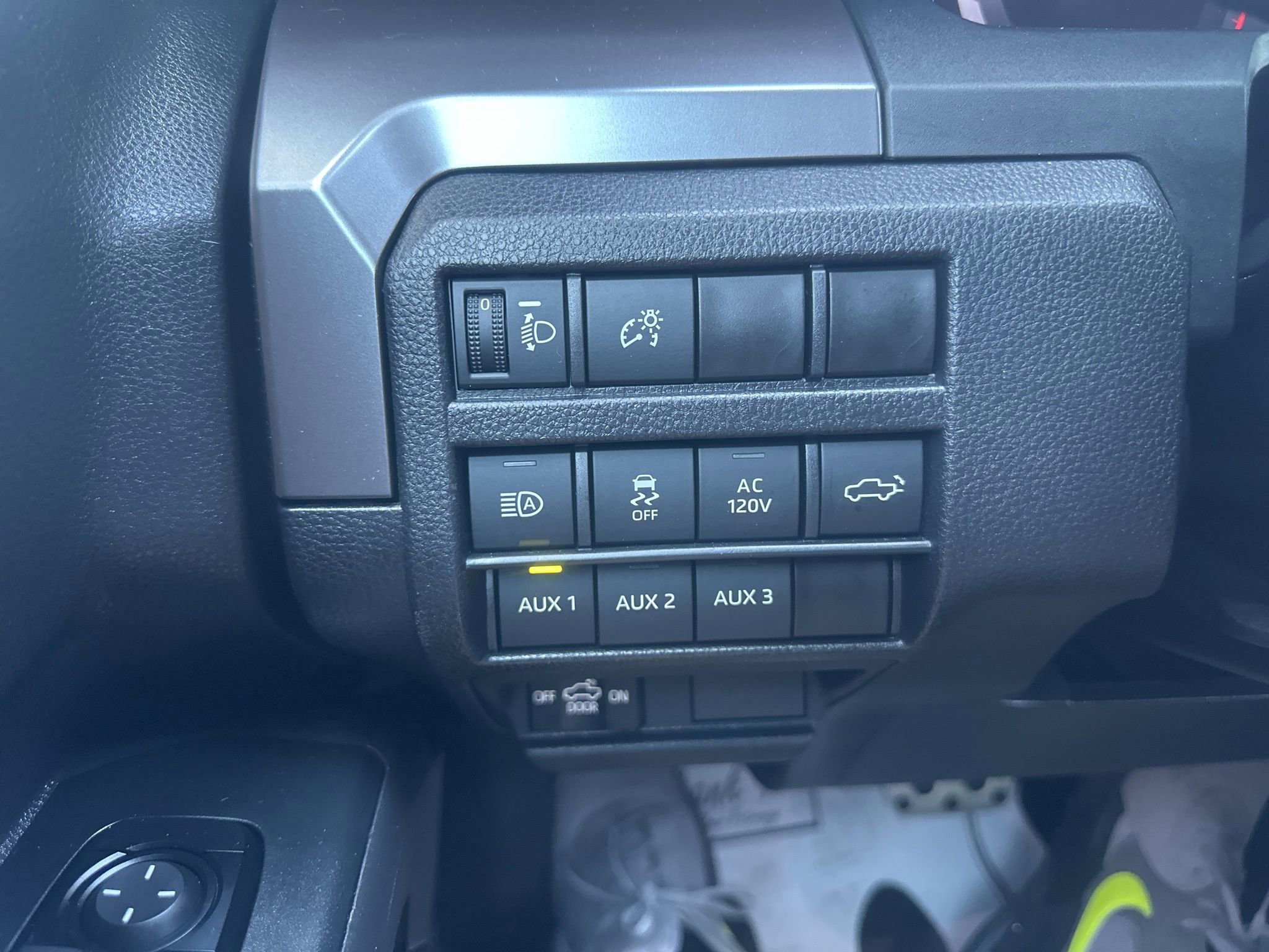 Used 2024 Toyota Tacoma TRD Sport w/ TRD Sport Premium Package AWD/4WD image 33