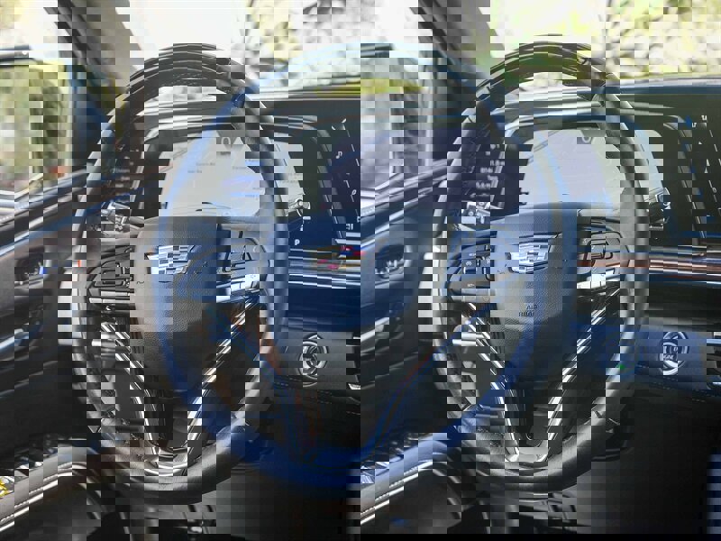 Used 2024 Cadillac Escalade ESV Premium Luxury image 20