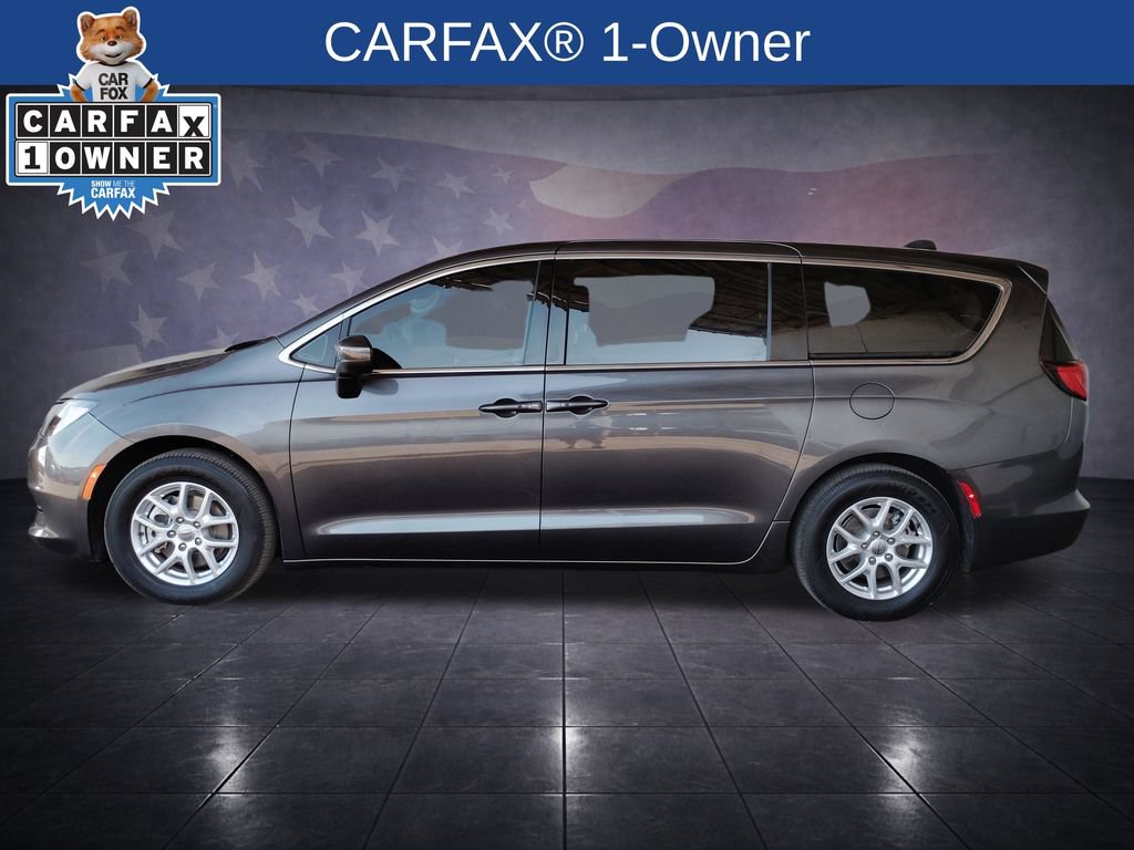 Used 2023 Chrysler Voyager LX FWD image 2