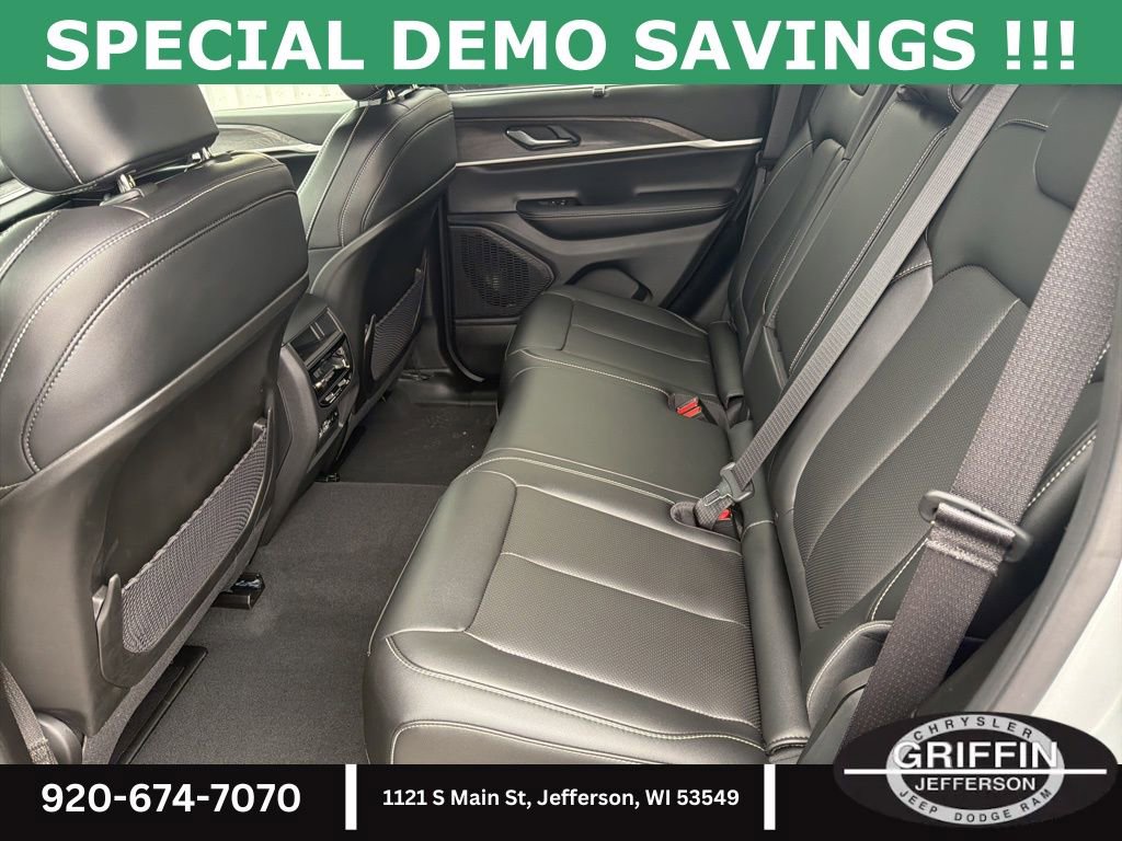 New 2025 Jeep Grand Cherokee Limited w/ Luxury Tech Group II image 13