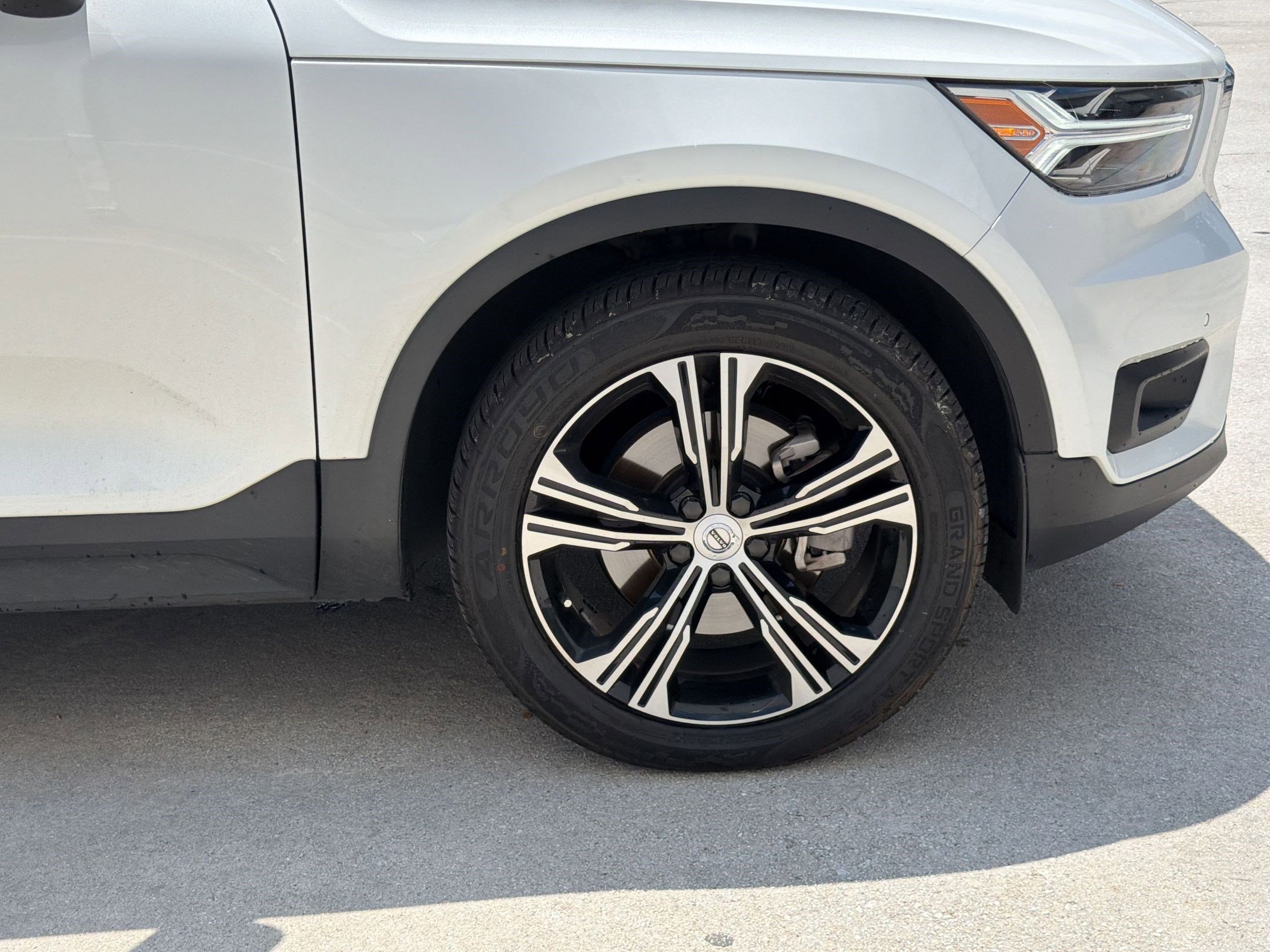 Used 2021 Volvo XC40 T4 Inscription w/ Climate Package FWD image 11