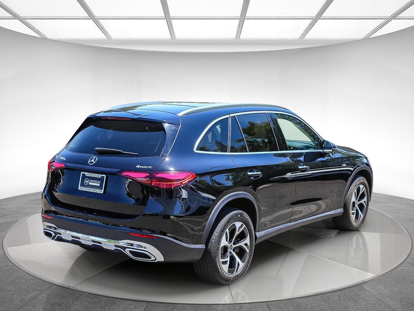 Used 2025 Mercedes-Benz GLC 350e 4MATIC image 4