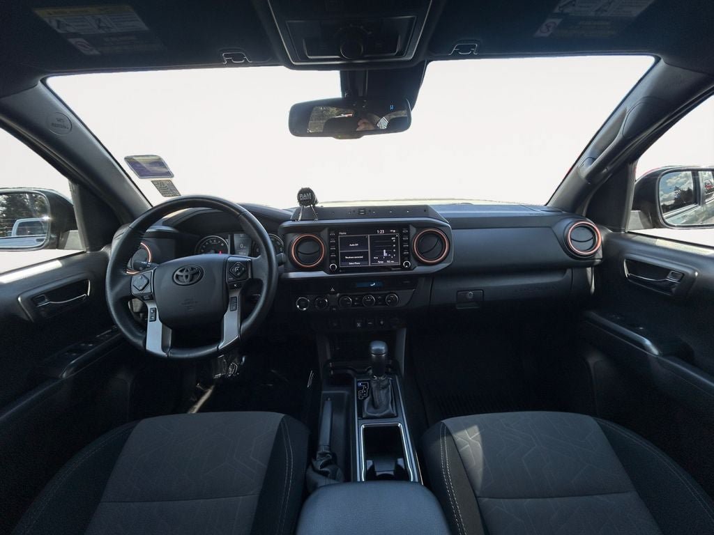 Used 2022 Toyota Tacoma TRD Off-Road AWD/4WD image 11