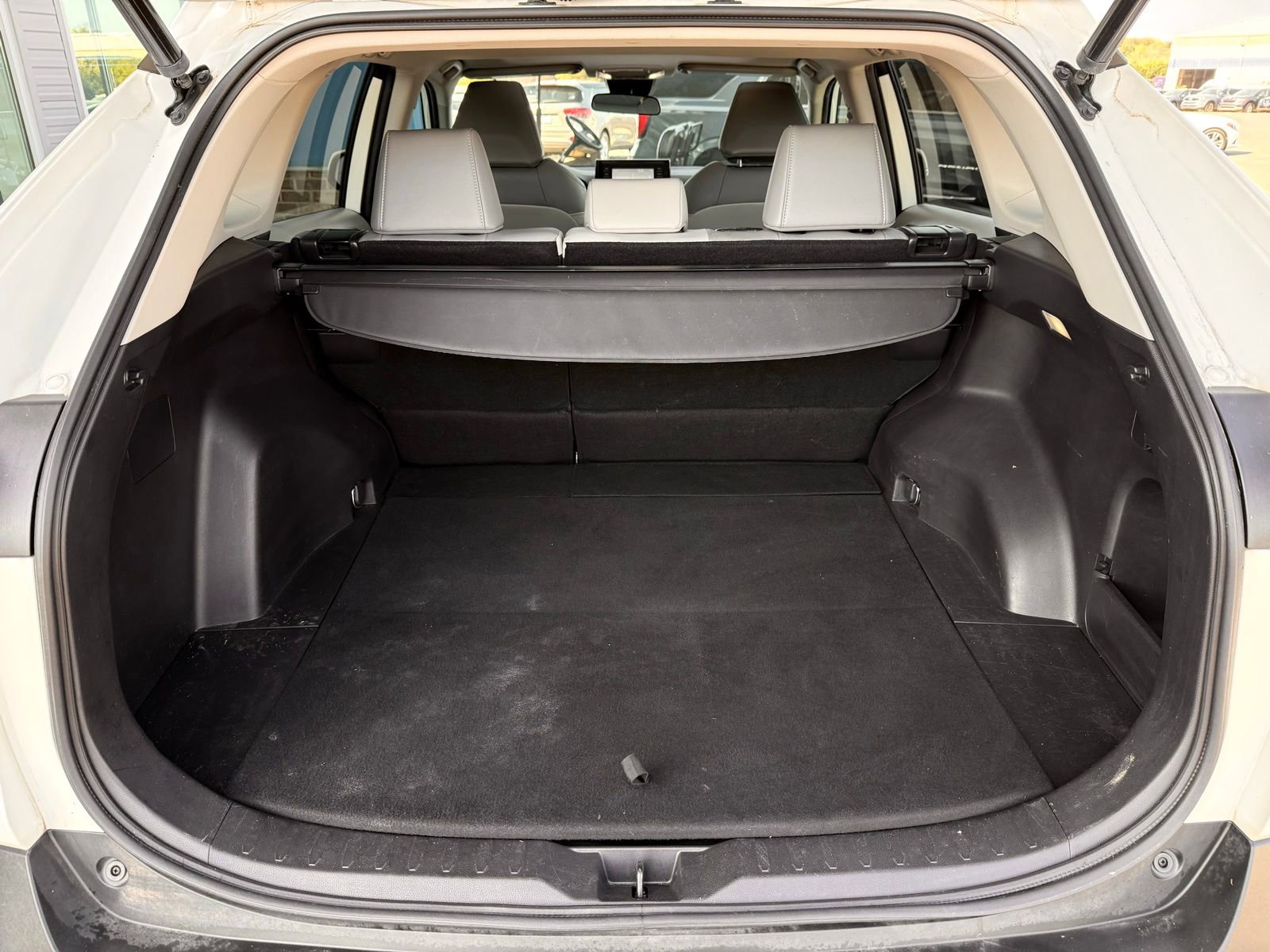 Used 2022 Toyota RAV4 XLE Premium image 43