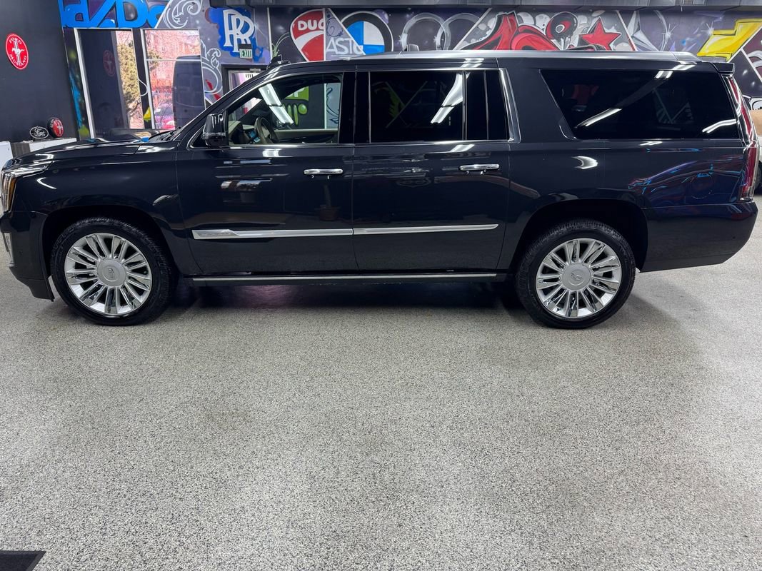 Used 2019 Cadillac Escalade ESV Platinum image 2
