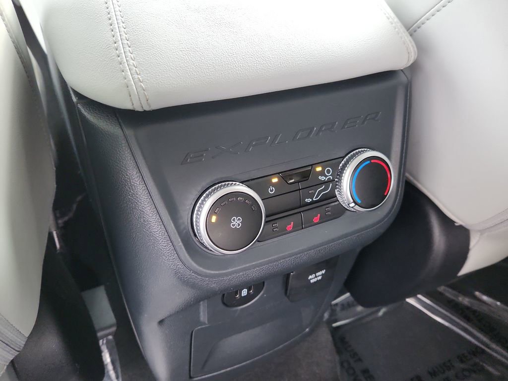 Used 2025 Ford Explorer Platinum w/ LUX Leather Package image 11