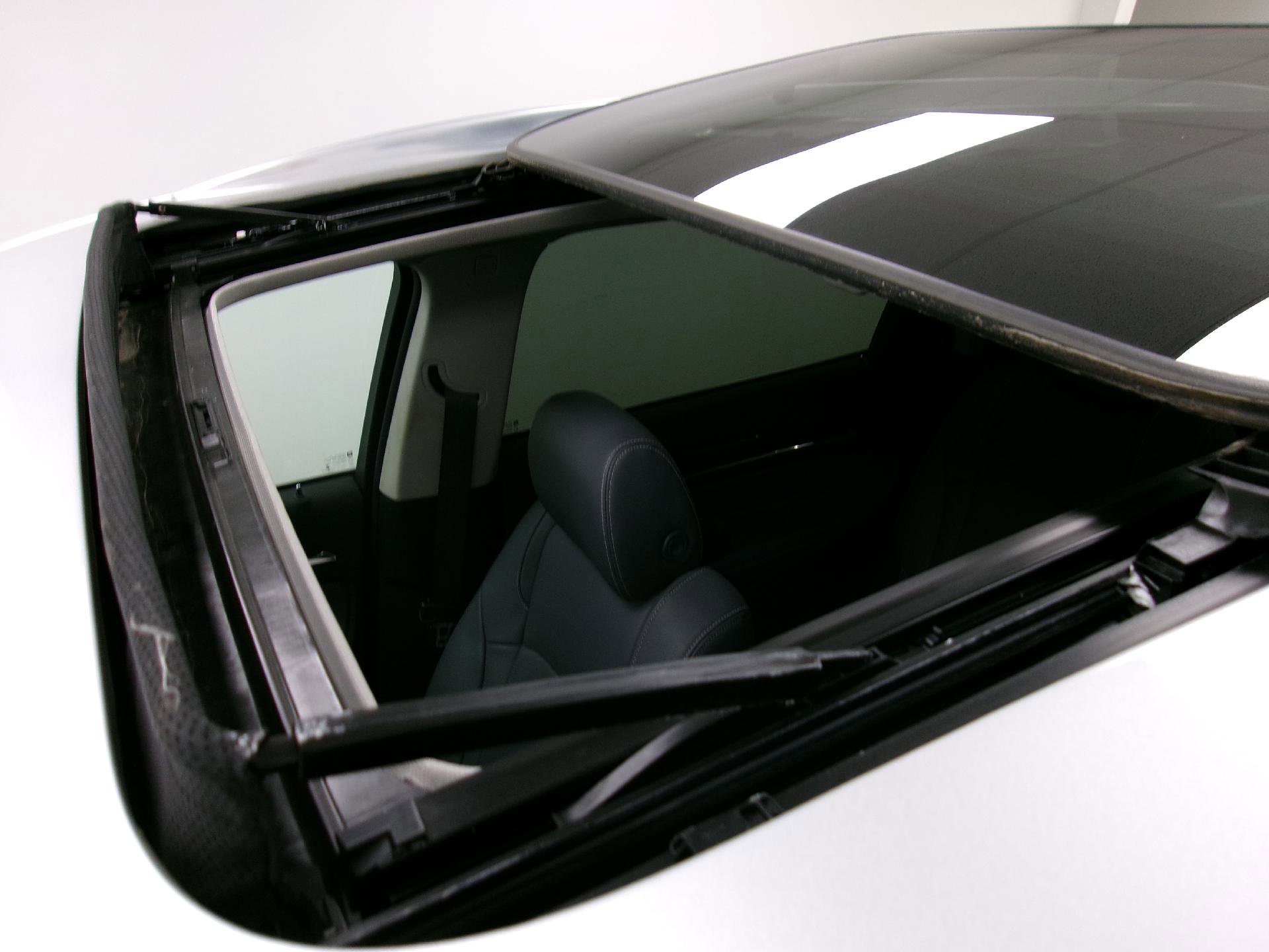 Used 2021 Buick Enclave Essence image 4