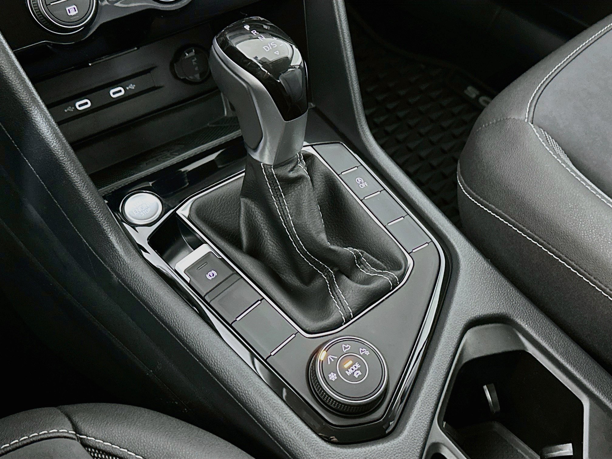 Certified 2024 Volkswagen Taos SE AWD/4WD image 16