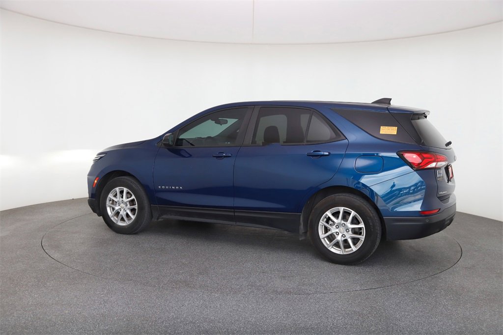Used 2022 Chevrolet Equinox LS w/ LS Convenience Package image 3