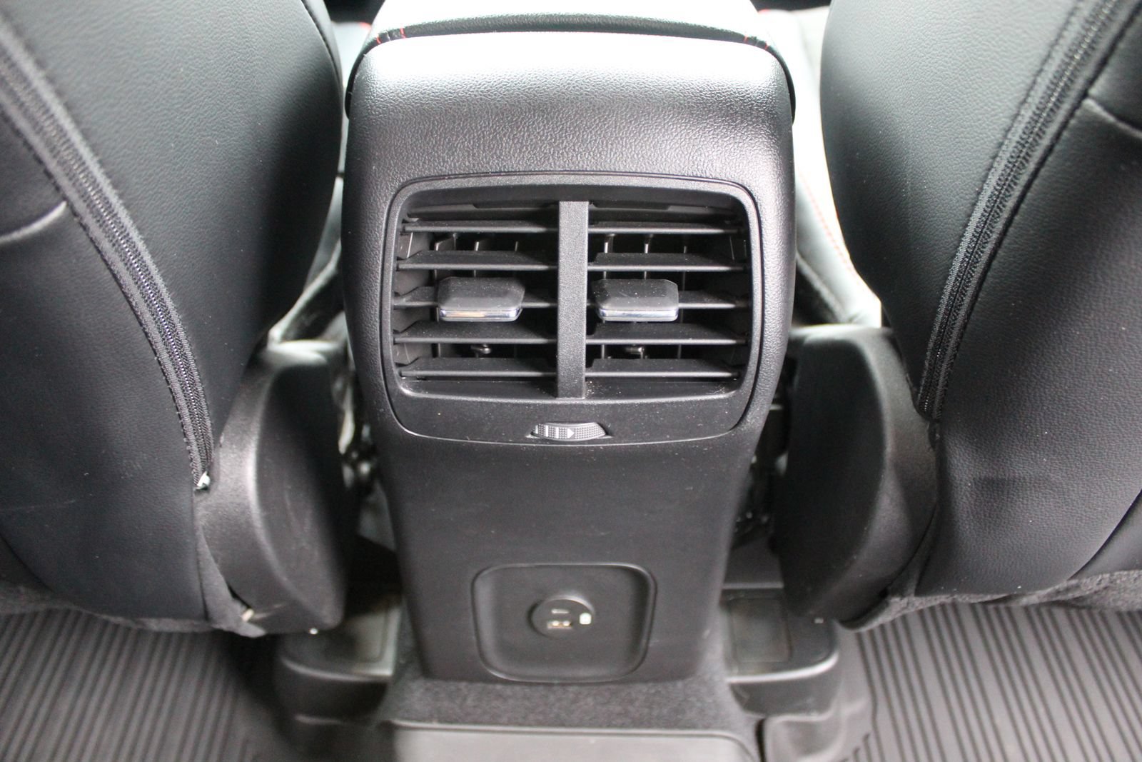 Used 2022 Ford Escape SEL w/ SEL Stealth AWD Package image 16