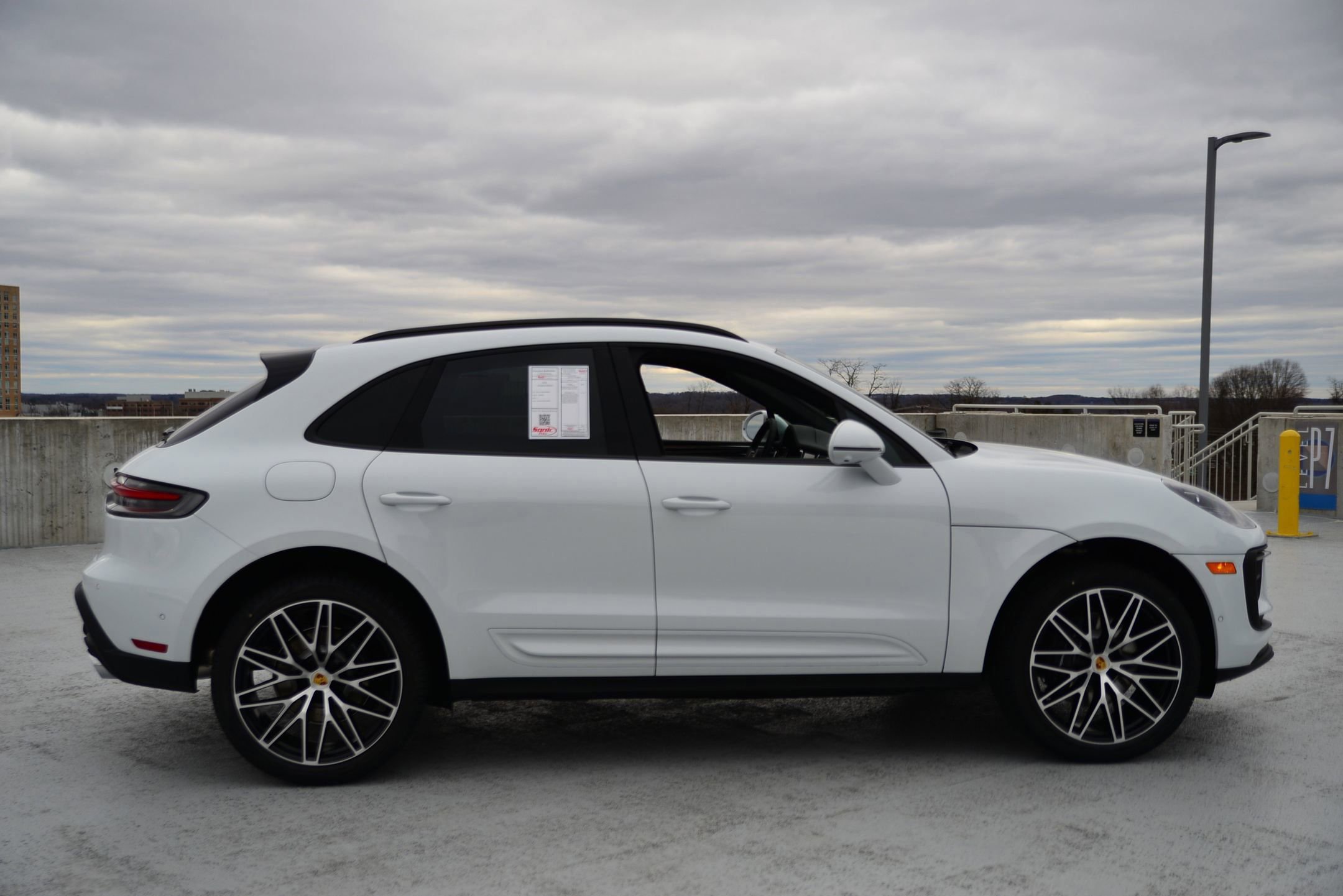 Used 2025 Porsche Macan image 8