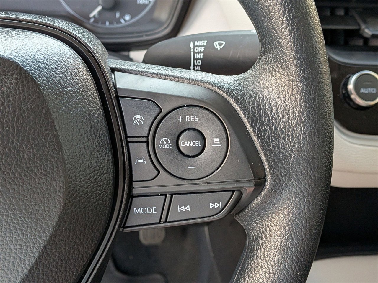 Used 2025 Toyota Corolla LE image 12