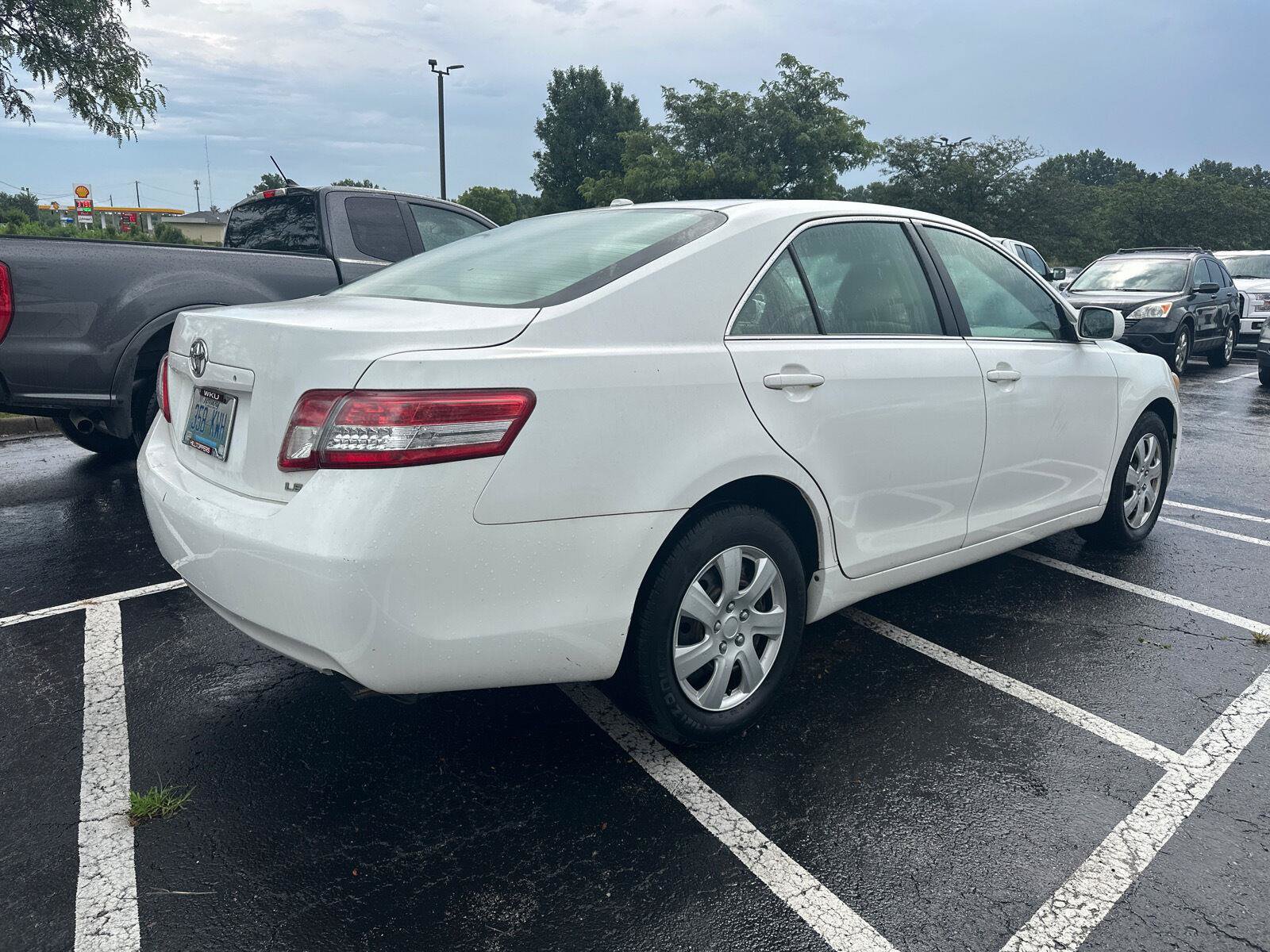 Used 2010 Toyota Camry LE FWD image 10