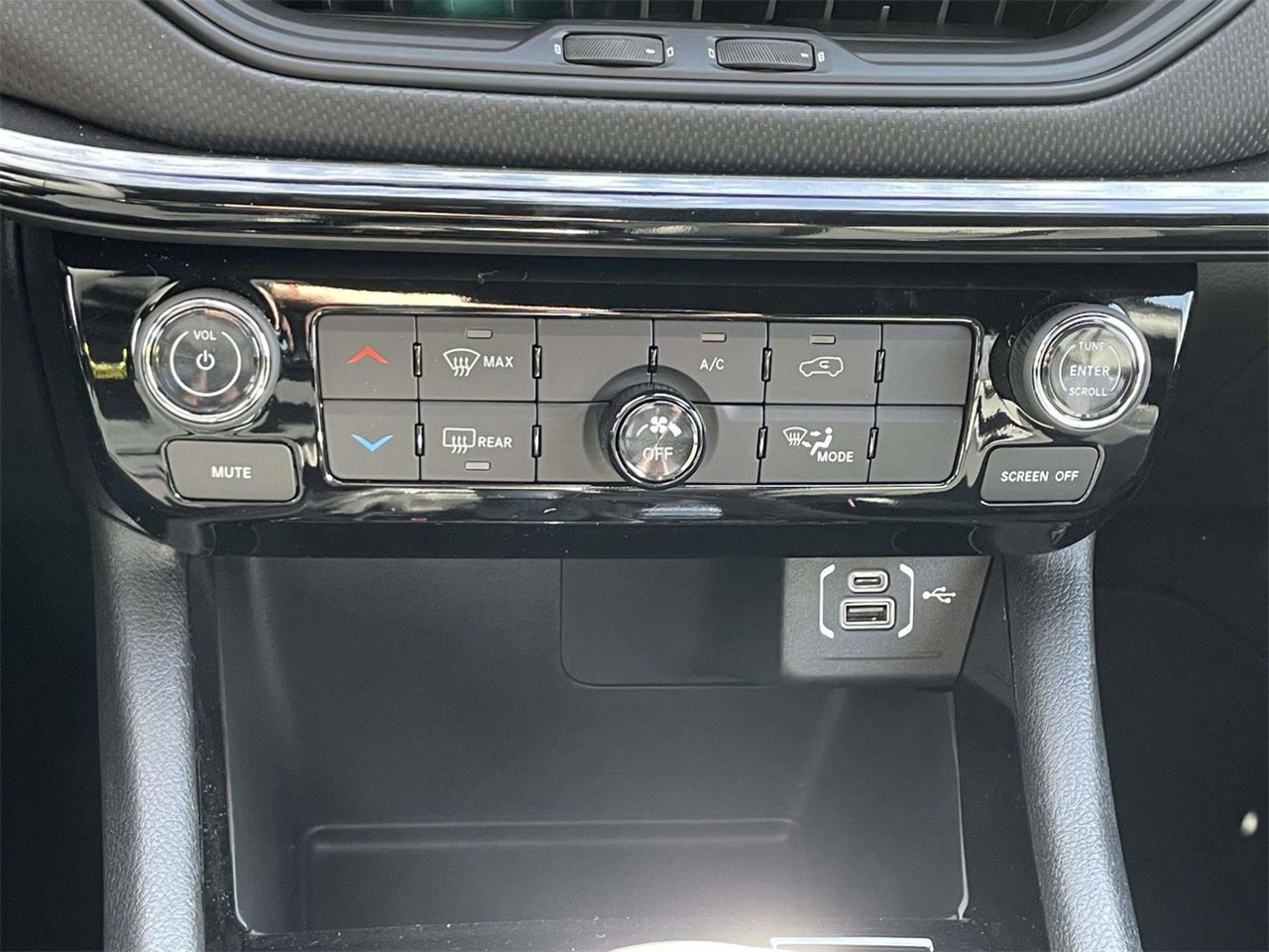 New 2026 Jeep Compass Latitude image 20