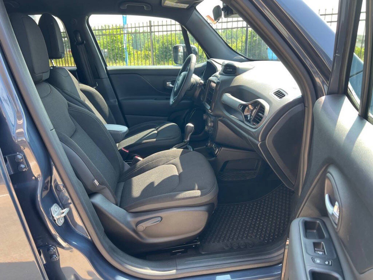 Used 2022 Jeep Renegade Altitude image 17