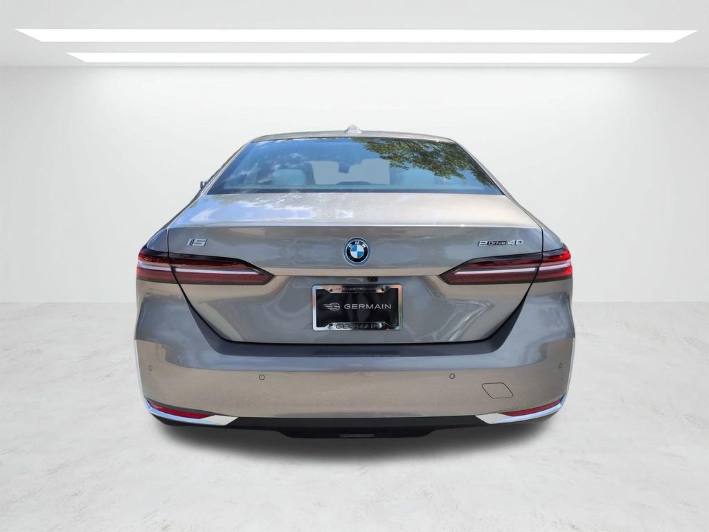 New 2026 BMW i5 eDrive40 w/ Premium Package image 5
