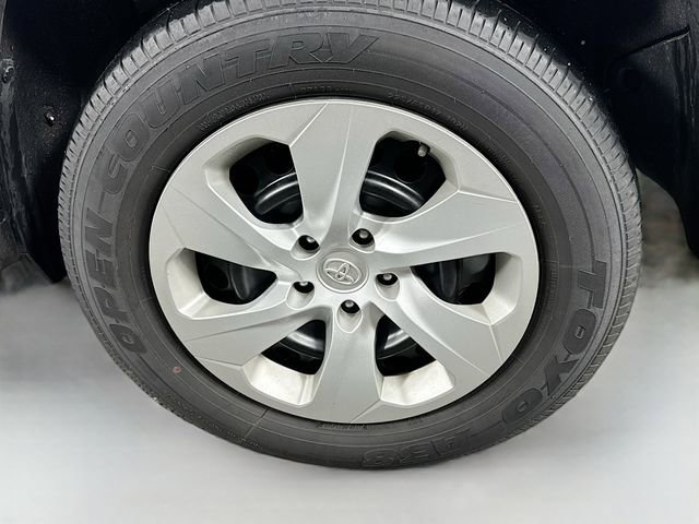 Used 2021 Toyota RAV4 LE image 29