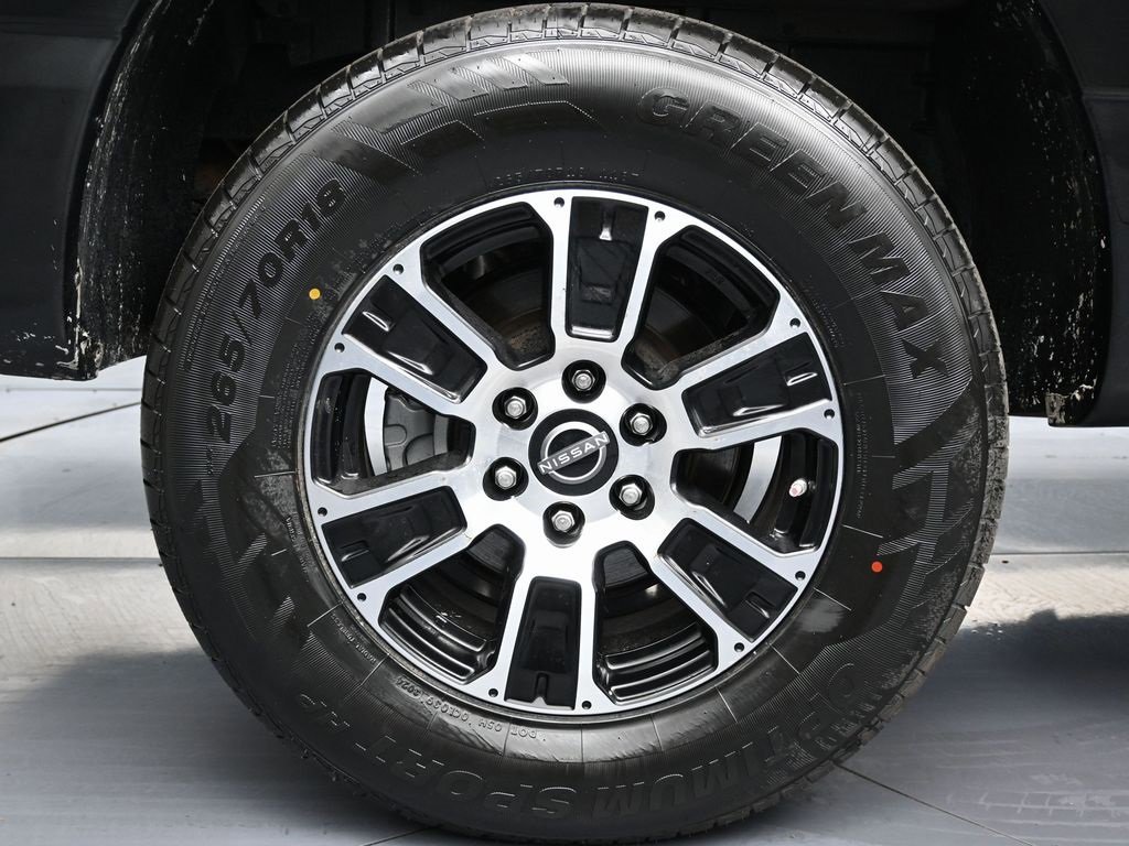 Used 2023 Nissan Titan SV image 11