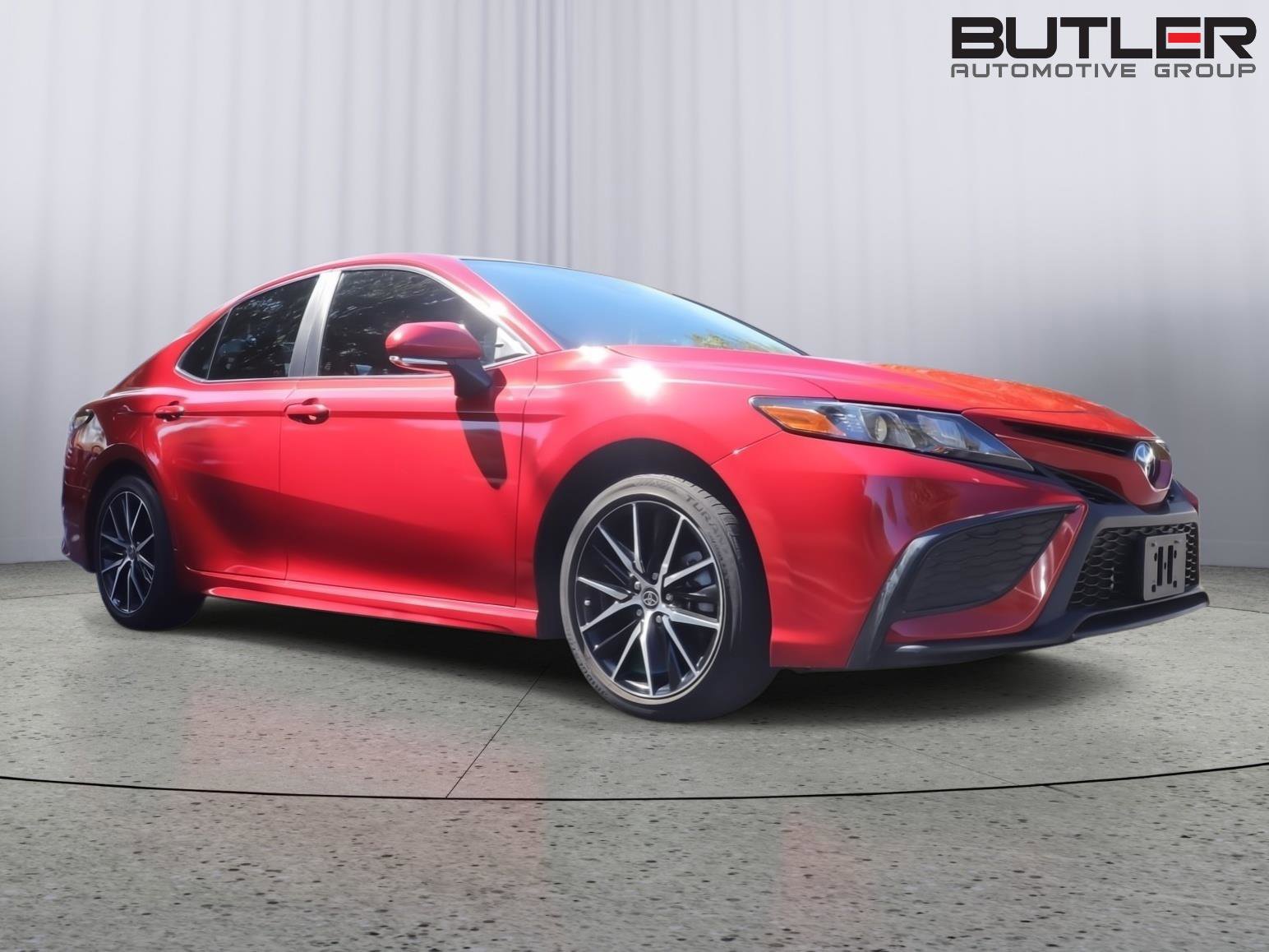 Used 2021 Toyota Camry SE image 9