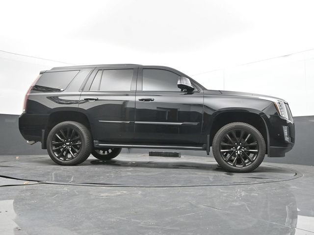 Used 2020 Cadillac Escalade Luxury w/ Escalade Sport Edition AWD/4WD image 47