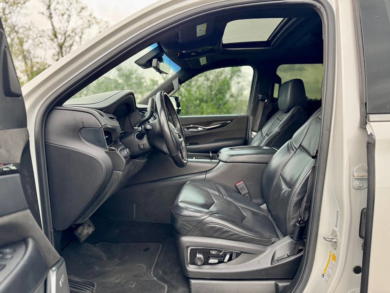 Used 2018 Cadillac Escalade Platinum image 24