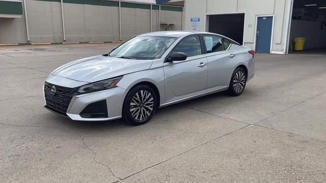 Used 2024 Nissan Altima 2.5 SV FWD image 4