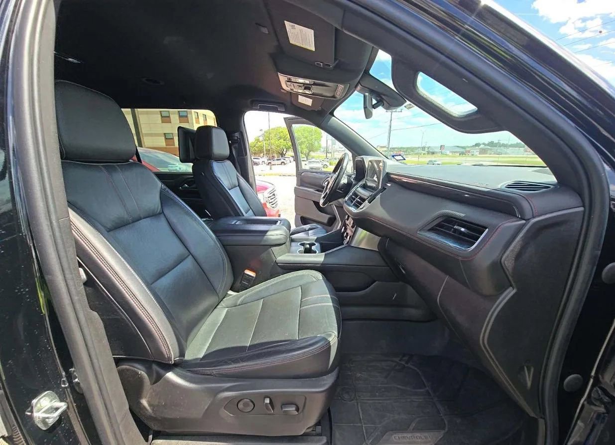 Used 2021 Chevrolet Suburban RST w/ Luxury Package image 45