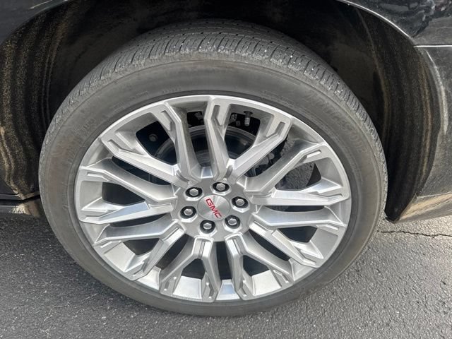 Used 2025 GMC Yukon XL Denali w/ Denali Reserve Package AWD/4WD image 6