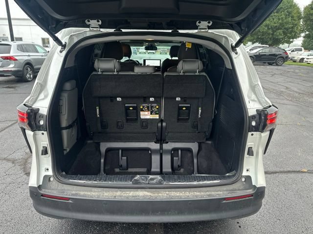 Used 2025 Toyota Sienna XLE w/ XLE Plus Package FWD image 9