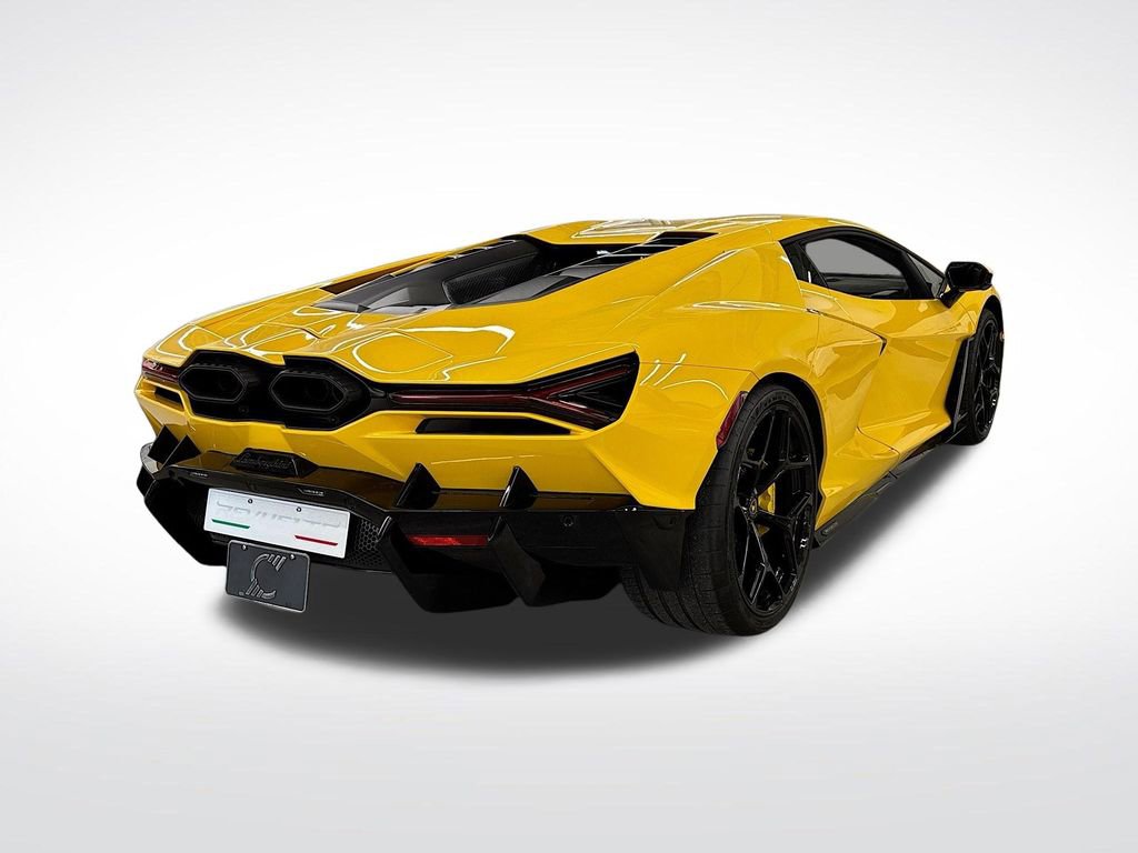 Used 2025 Lamborghini Revuelto image 5