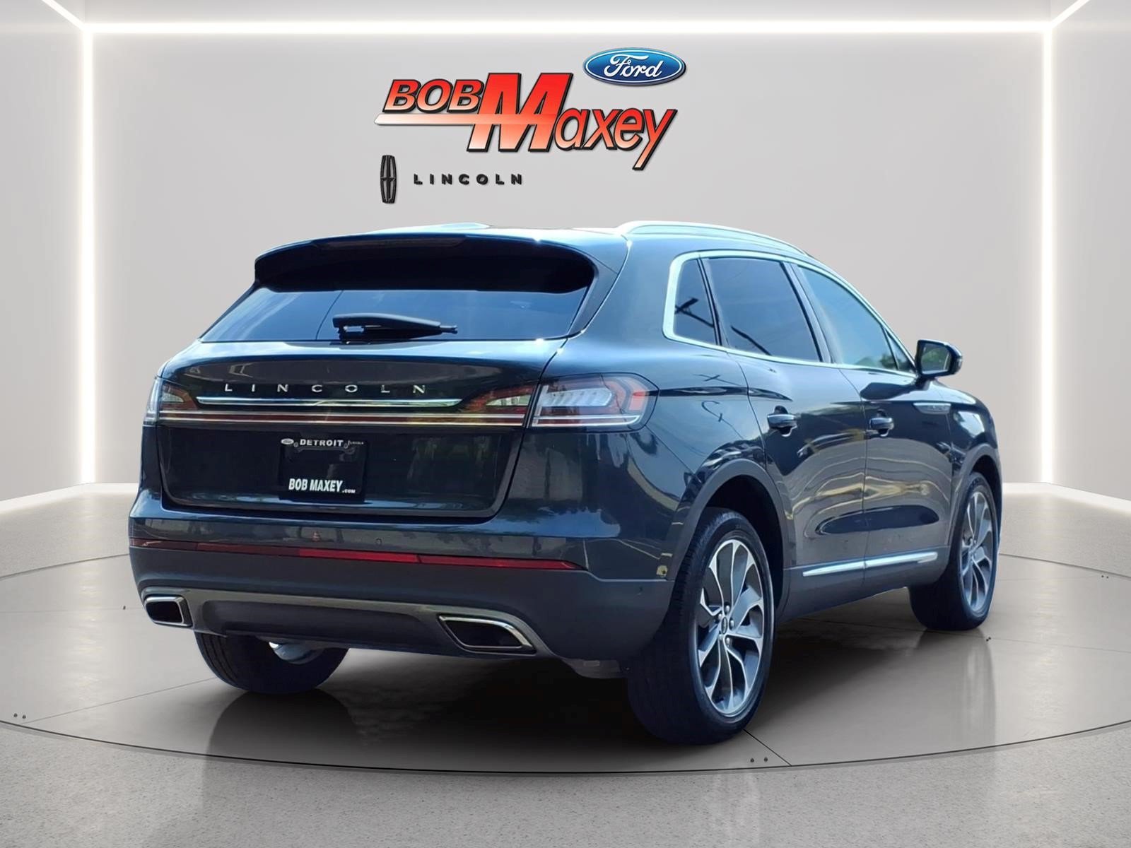 Used 2023 Lincoln Nautilus Reserve w/ Equipment Group 201A AWD/4WD image 4