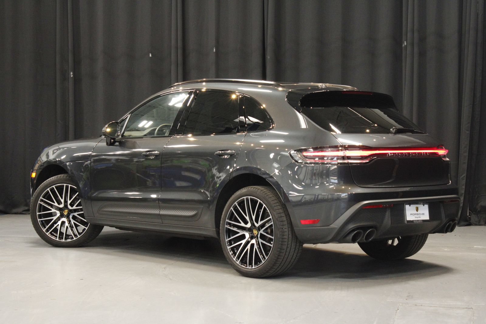 Certified 2026 Porsche Macan AWD/4WD image 3