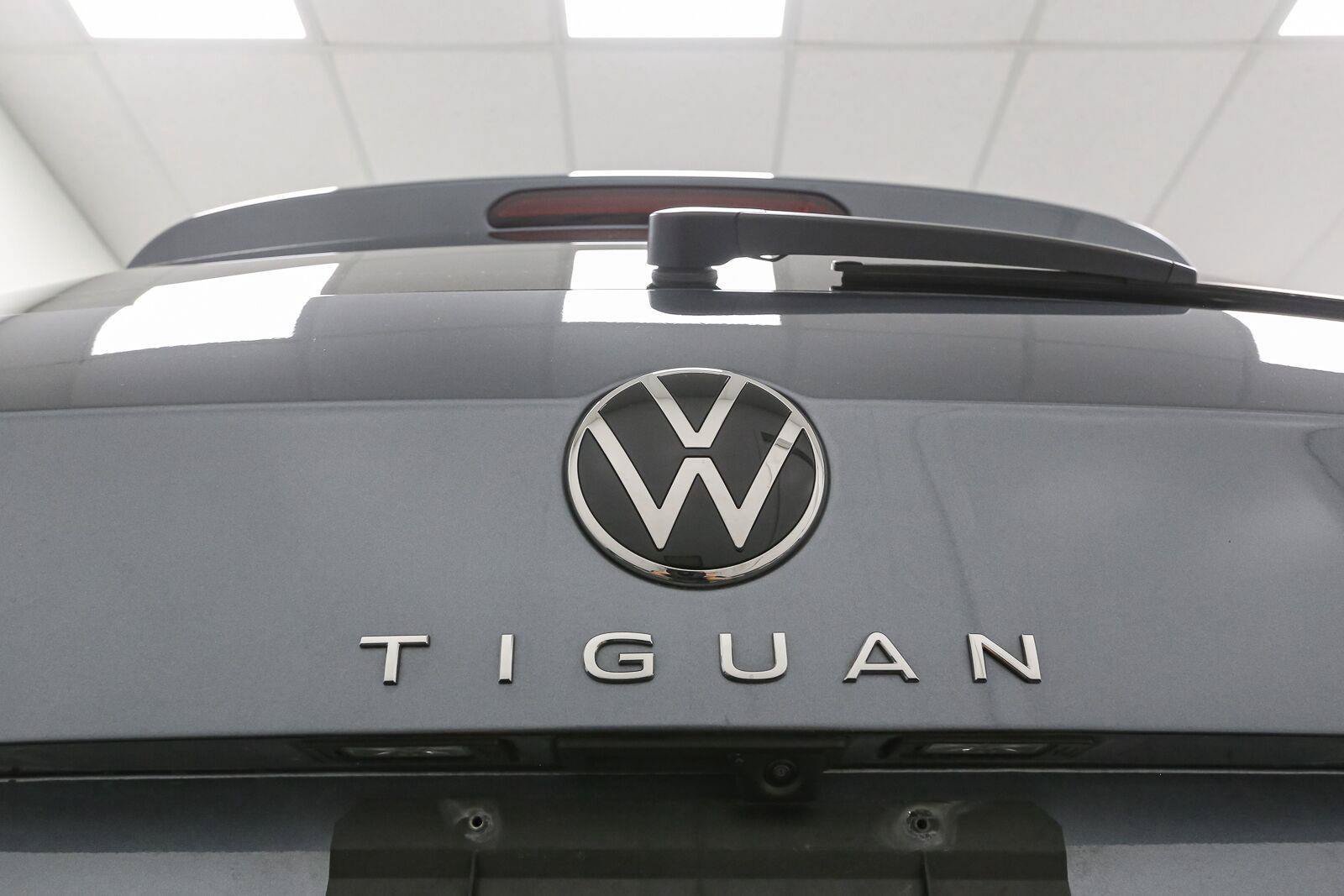 Certified 2024 Volkswagen Tiguan SE R-Line FWD image 14