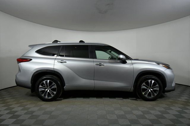 Used 2023 Toyota Highlander XLE image 15