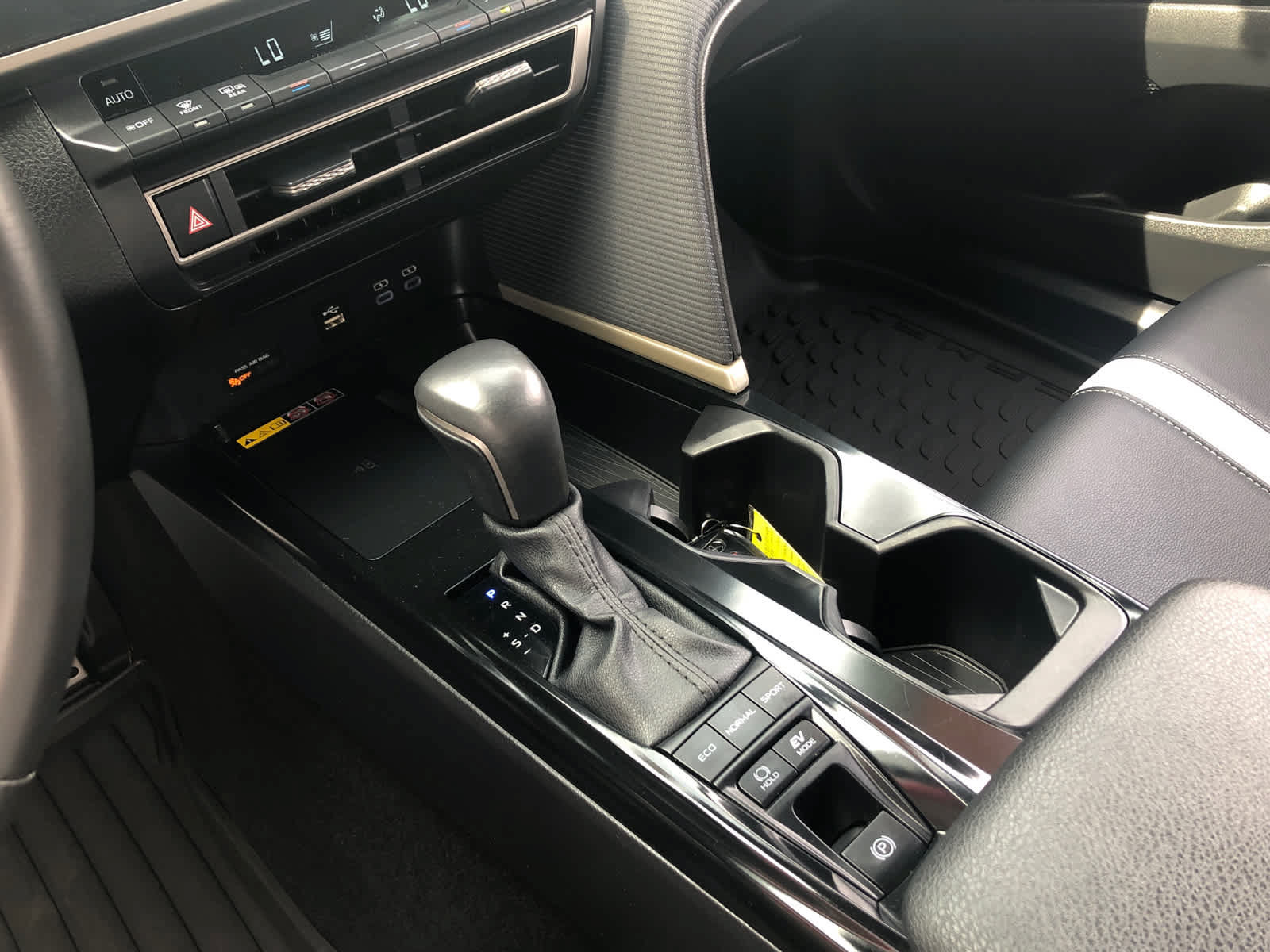Used 2025 Toyota Camry SE w/ Multimedia Upgrade Package FWD image 15