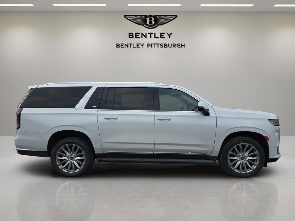 Used 2022 Cadillac Escalade ESV Premium Luxury image 4