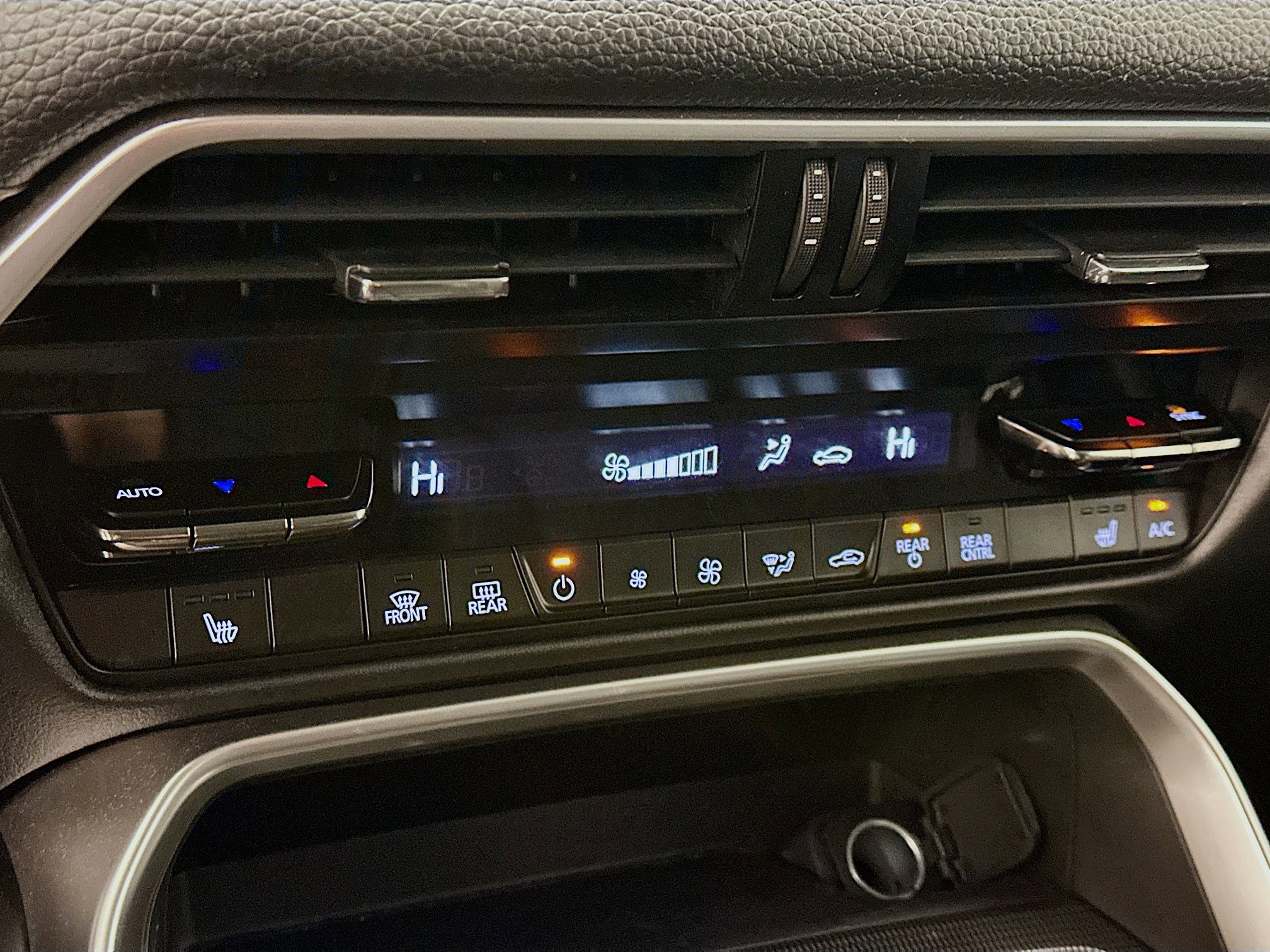 Used 2024 MAZDA CX-90 Plug-In Hybrid w/ Preferred image 24