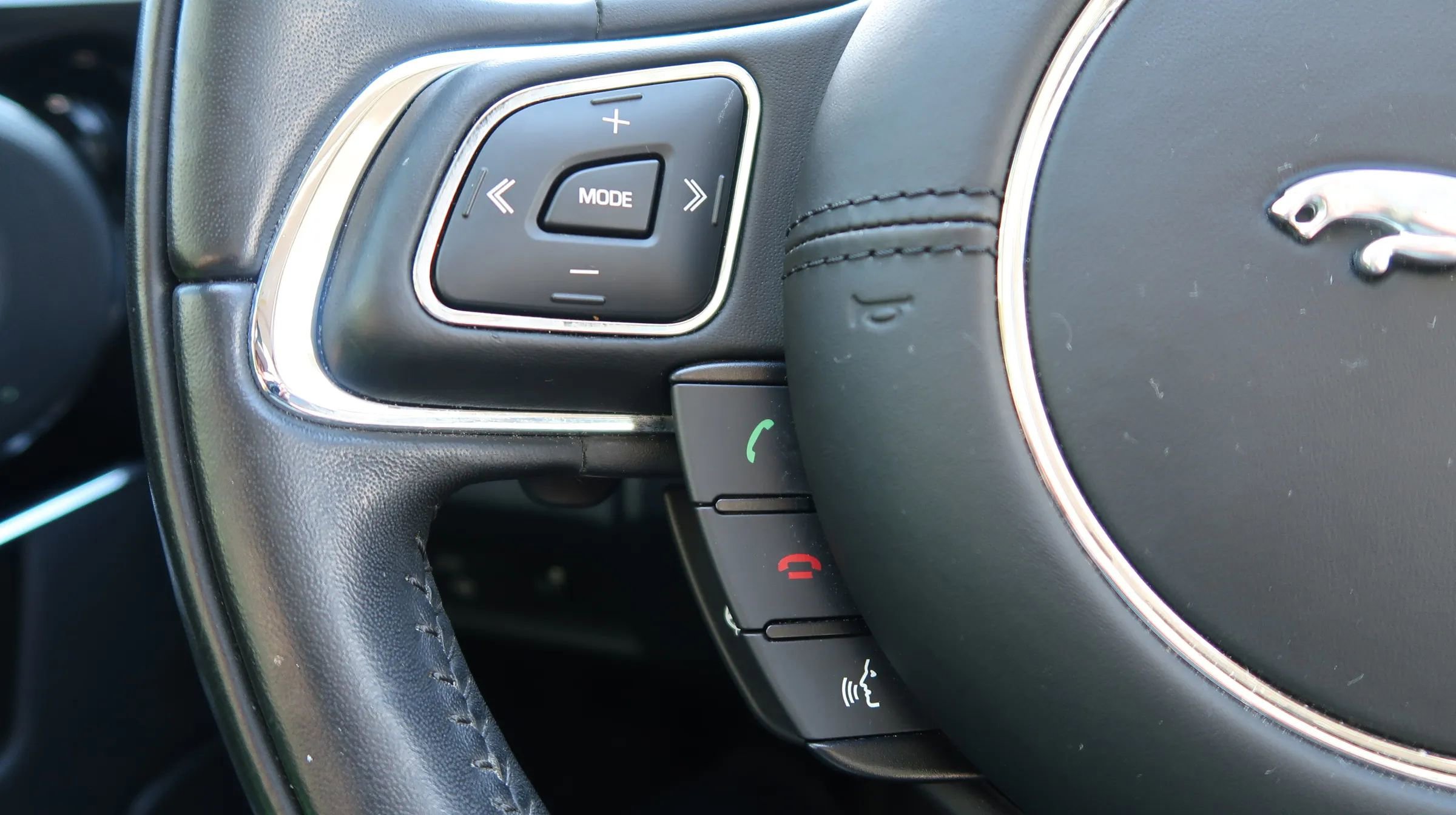 Used 2019 Jaguar XJ R-Sport image 35