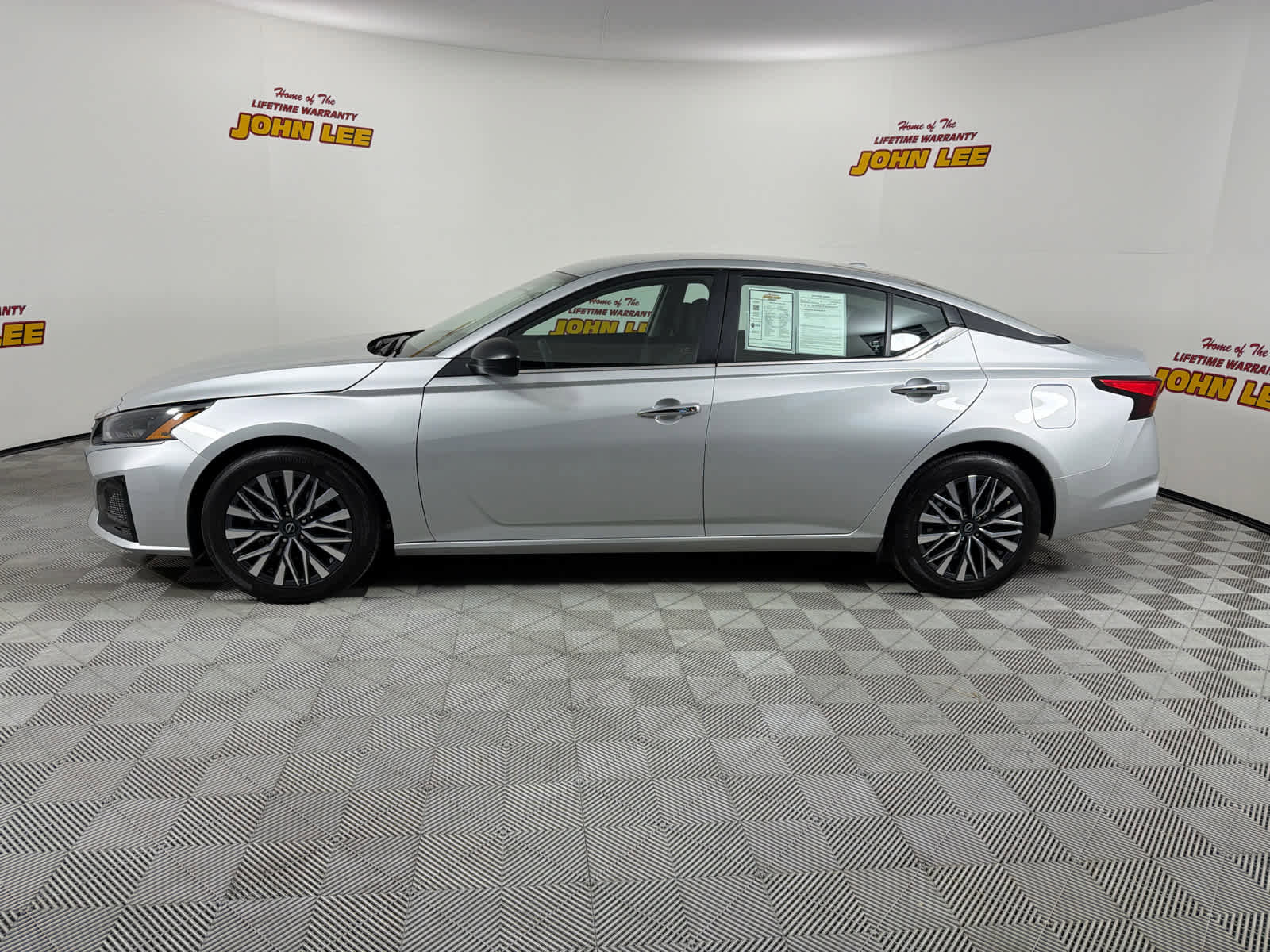 Certified 2025 Nissan Altima 2.5 SV FWD image 2