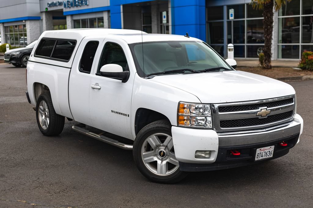 Used 2008 Chevrolet Silverado 1500 LT w/ California Package RWD image 2