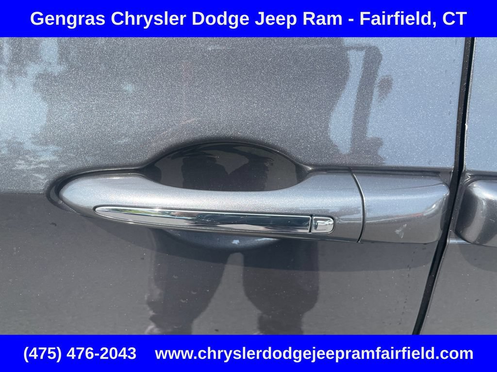 Used 2020 Chrysler Pacifica Touring-L Plus FWD image 22