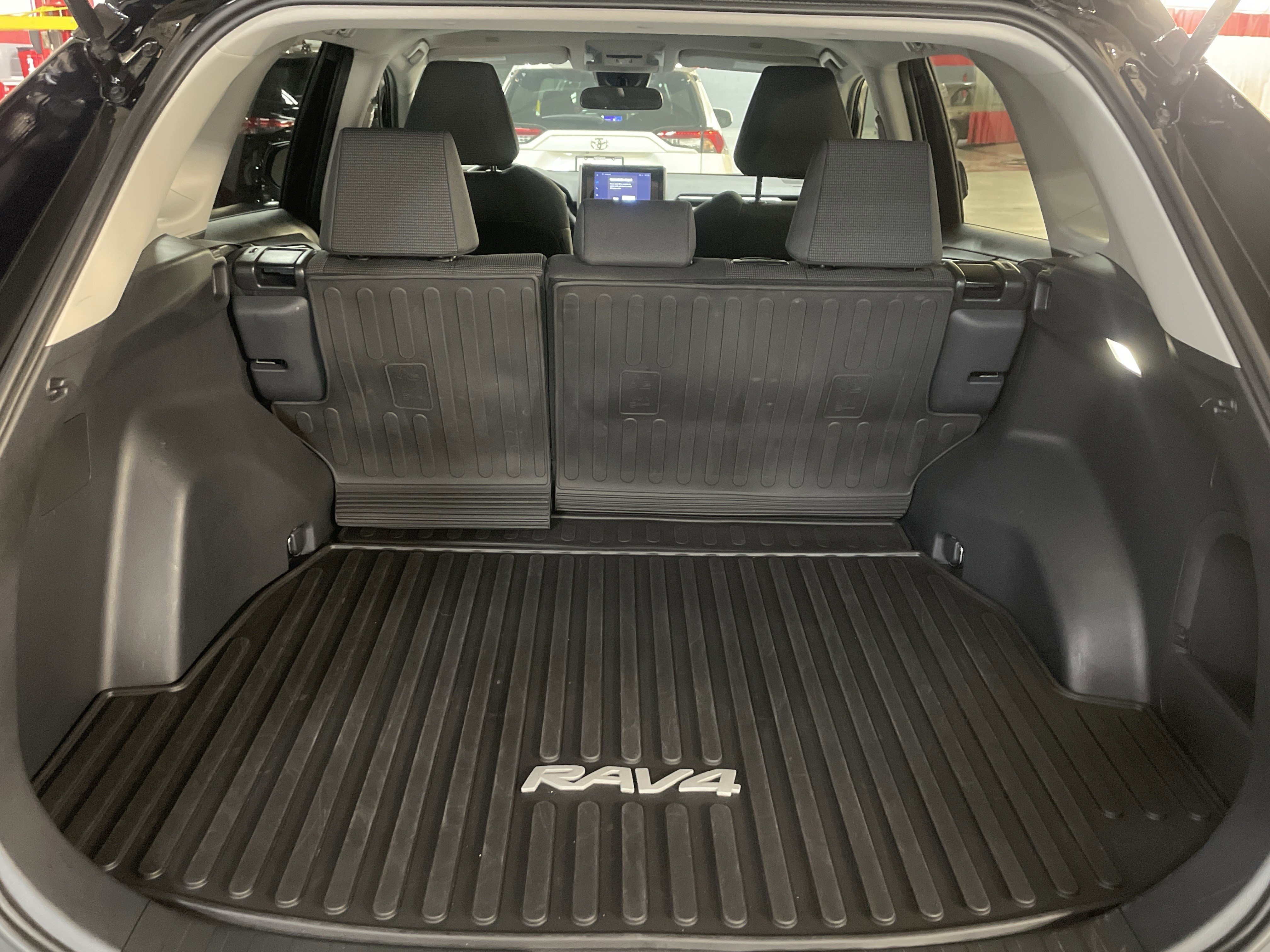 Used 2025 Toyota RAV4 LE image 34