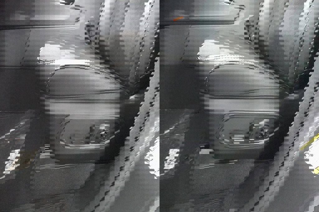 New 2025 Jeep Grand Cherokee L Altitude image 10